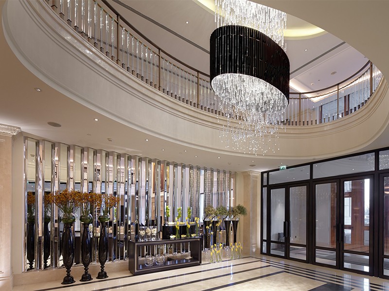 Hotel Chandelier With Humanized Design