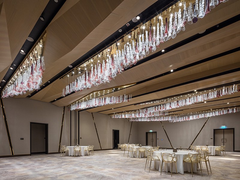 Custom Amber Chandelier for Hotel Lobby